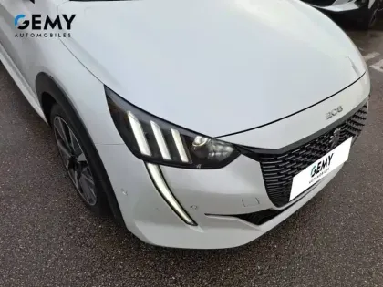 Photo 16 Peugeot 208  PureTech 100 S&S EAT8