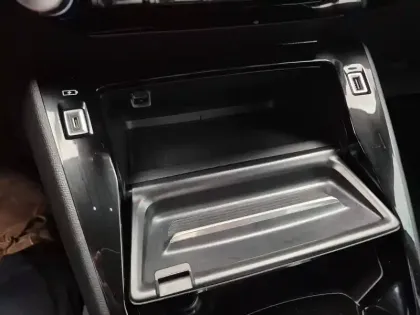 Photo 28 Peugeot 208  Electrique 50 kWh 136ch