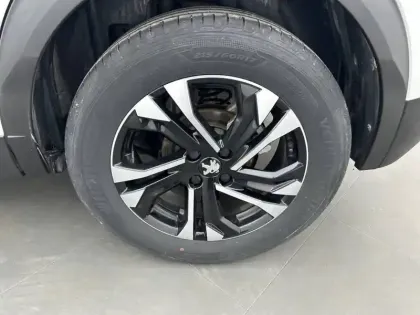 Photo 12 Peugeot 2008  PureTech 130 S&S BVM6