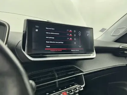 Photo 21 Peugeot 2008  PureTech 130 S&S BVM6