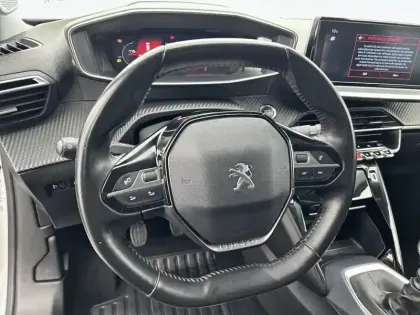 Photo 8 Peugeot 2008  PureTech 130 S&S BVM6
