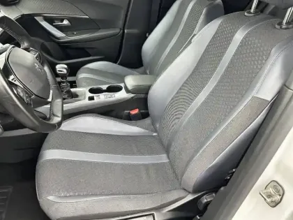 Photo 10 Peugeot 2008  PureTech 130 S&S BVM6