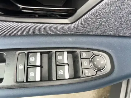 Photo 10 Renault 4 Renault  E-Tech Electrique 150 ch autonomie confort