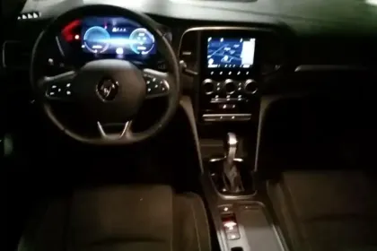 Photo 8 Renault Megane Mégane IV Estate E-TECH Plug-In Hybride 160 - 21N