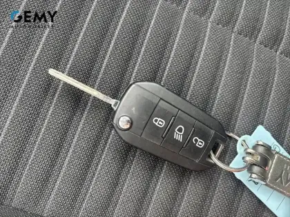 Photo 35 Peugeot 208  PureTech 75 S&S BVM5