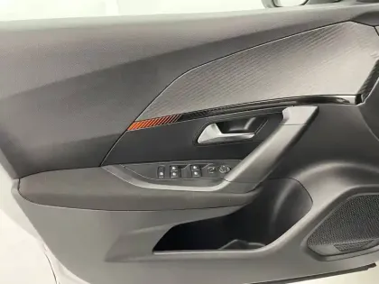 Photo 25 Peugeot 2008  Electrique 136 ch