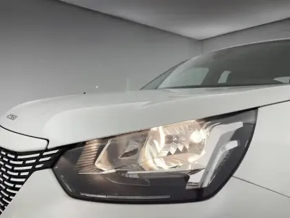 Photo 32 Peugeot 2008  Electrique 136 ch