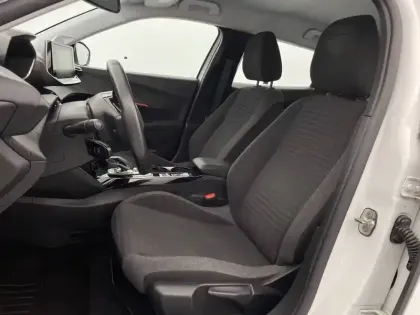 Photo 13 Peugeot 2008  Moteur électrique 136 ch