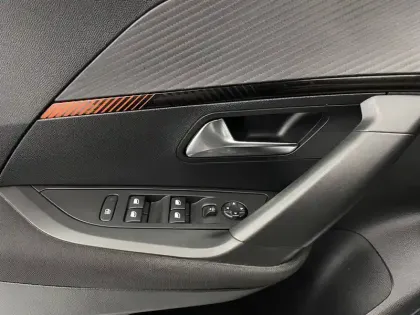 Photo 28 Peugeot 2008  Moteur électrique 136 ch