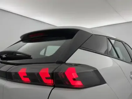 Photo 24 Peugeot 2008  Moteur électrique 136 ch