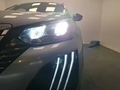 Photo 38 Peugeot 2008  Hybrid 136 e-DCS6