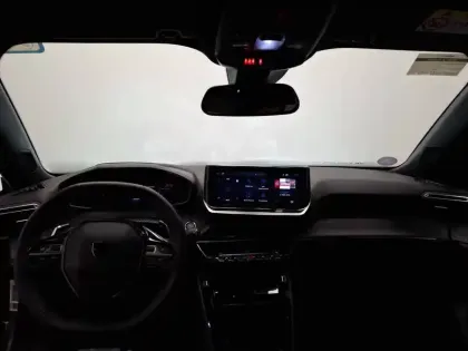 Photo 13 Peugeot 2008  Hybrid 136 e-DCS6