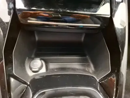 Photo 25 Peugeot 2008  Hybrid 136 e-DCS6