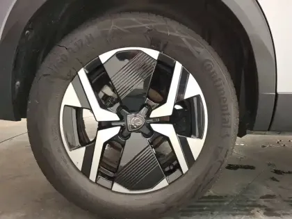 Photo 12 Peugeot 2008  Hybrid 136 e-DCS6