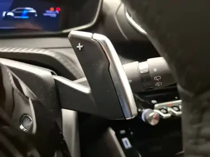 Photo 30 Peugeot 2008  Hybrid 136 e-DCS6