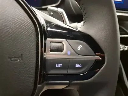 Photo 32 Peugeot 2008  Hybrid 136 e-DCS6