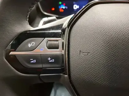 Photo 31 Peugeot 2008  Hybrid 136 e-DCS6