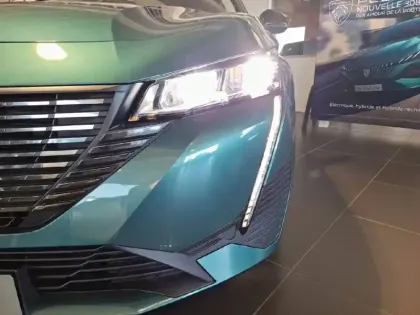 Photo 15 Peugeot 308  SW BlueHDi 130ch S&S EAT8