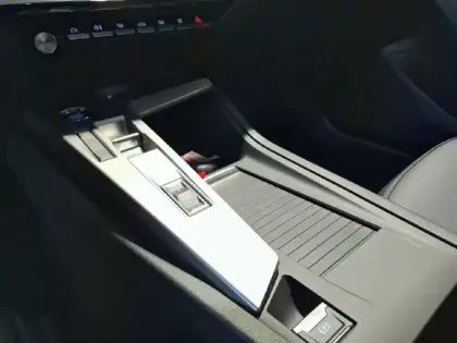 Photo 13 Peugeot 308  SW BlueHDi 130ch S&S EAT8