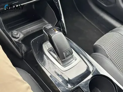 Photo 18 Peugeot 208  PureTech 100 S&S EAT8