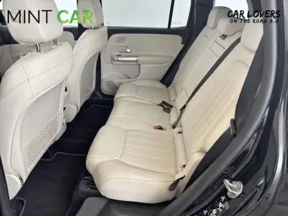 Photo 18 Mercedes GLB  200 7G-DCT