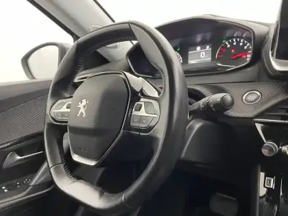 Photo 30 Peugeot 2008  PureTech 130 S&S EAT8