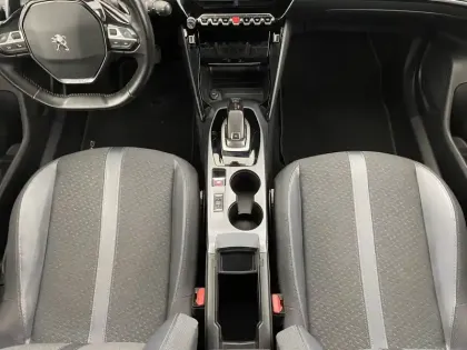 Photo 26 Peugeot 2008  PureTech 130 S&S EAT8