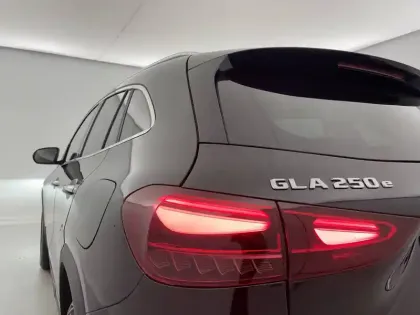Photo 27 Mercedes GLA  250 e 8G-DCT
