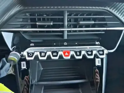 Photo 19 Peugeot 2008  Hybrid 145 e-DCS6