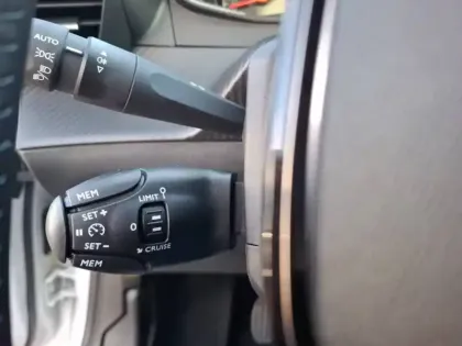 Photo 48 Peugeot 208  100 S&S BVM6