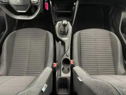 Photo 26 Peugeot 2008  PureTech 100 S&S BVM6