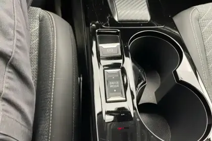 Photo 19 Peugeot 208  Hybrid 100 e-DCS6