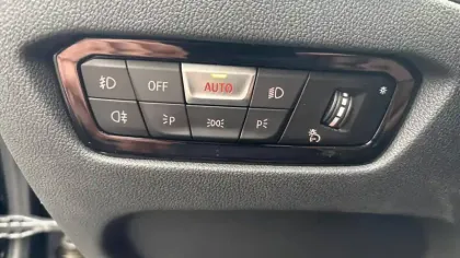 Photo 17 BMW Serie 3 Touring 330e 292 ch BVA8