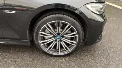 Photo 42 BMW Serie 3 Touring 330e 292 ch BVA8