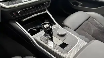 Photo 37 BMW Serie 3 Touring 330e 292 ch BVA8