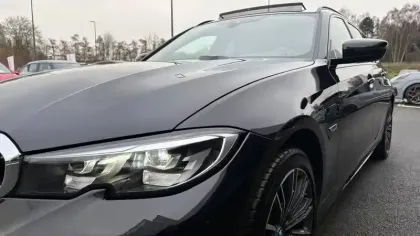 Photo 38 BMW Serie 3 Touring 330e 292 ch BVA8