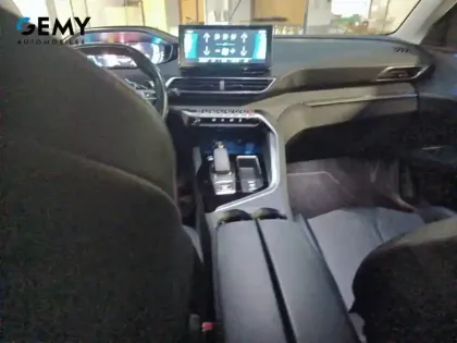 Photo 41 Peugeot 3008  Hybrid 225 e-EAT8