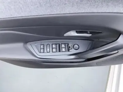 Photo 21 Peugeot 308 Gén. III Ph1 Allure Pack 5