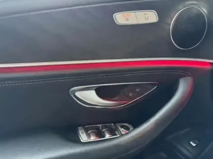 Photo 12 Mercedes Classe E Break 220 d AMG Line