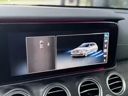 Photo 15 Mercedes Classe E Break 220 d AMG Line