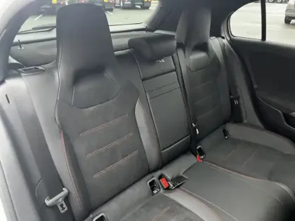 Photo 17 Mercedes Classe A 200 d AMG Line