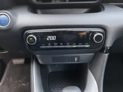 Photo 17 Toyota Yaris Hybride 116h Dynamic MY22