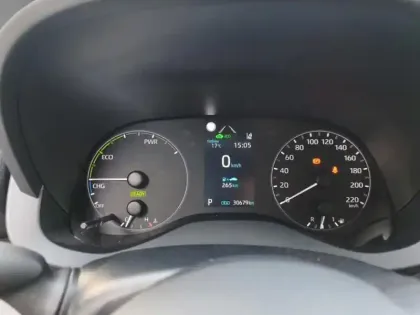 Photo 14 Toyota Yaris Hybride 116h Dynamic MY22