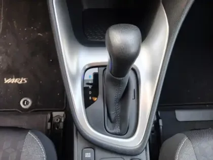 Photo 18 Toyota Yaris Hybride 116h Dynamic MY22