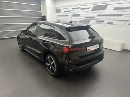 Photo 5 Audi A3  Sportback 45 TFSI e 245ch Competition S tronic 6