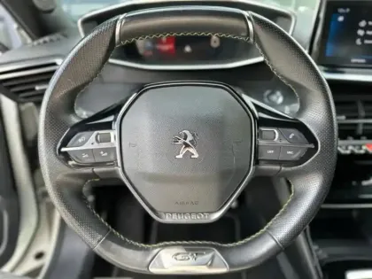 Photo 12 Peugeot 2008  1.2 PureTech 130ch S&S GT