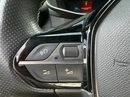 Photo 13 Peugeot 2008  1.2 PureTech 130ch S&S GT