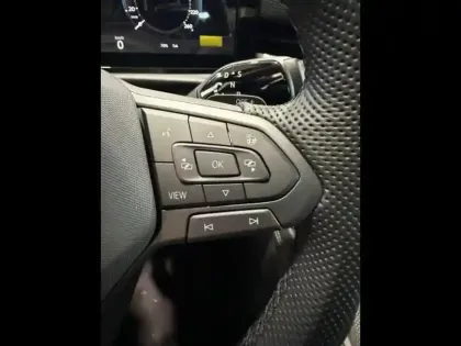 Photo 12 Volkswagen T-roc  1.5 eTSI 150ch R-Line DSG7