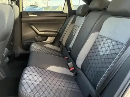 Photo 6 Volkswagen Taigo  1.0 TSI 110ch R-Line DSG7