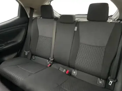 Photo 13 Toyota Yaris  116h Design 5p MC24